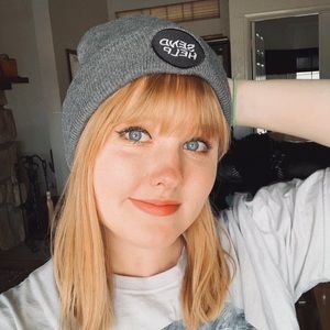 Halsey Badlands send help grey beanie